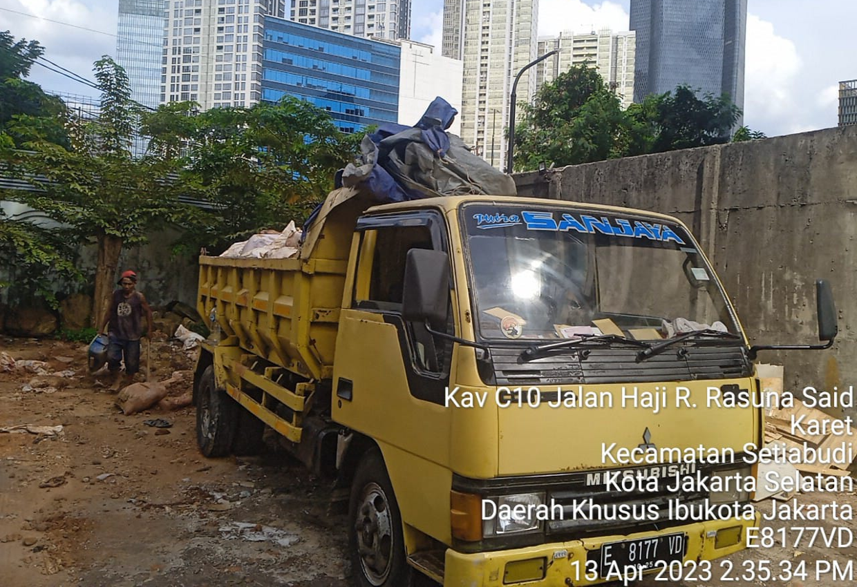 Buang Tanah di Jakarta Selatan